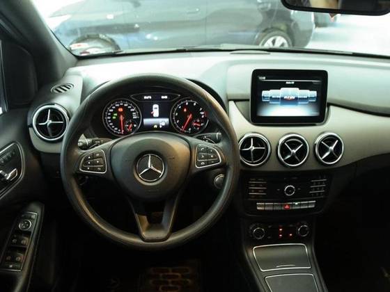 MERCEDES-BENZ B 200 2018