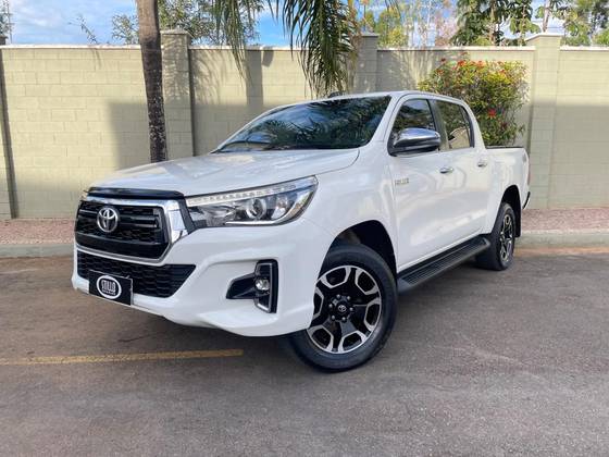 TOYOTA HILUX 2019