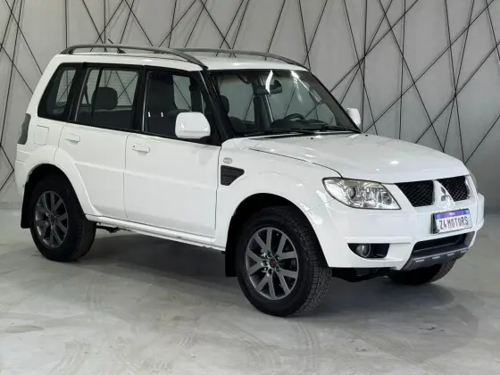 MITSUBISHI PAJERO TR4 2013
