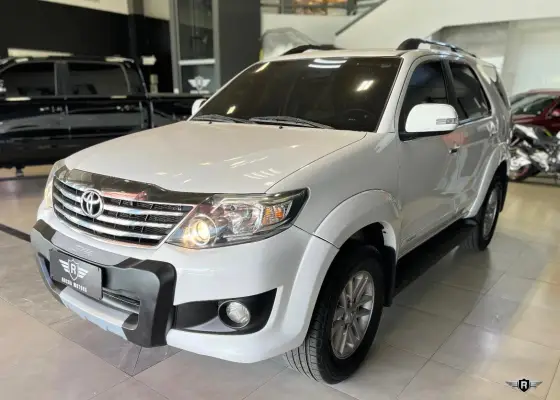 TOYOTA HILUX SW4 2015