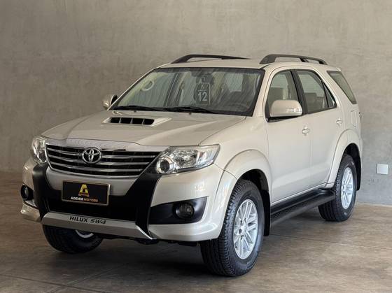 TOYOTA HILUX SW4 2012