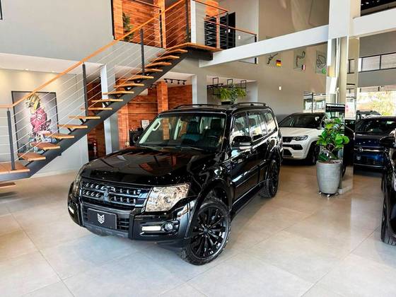 MITSUBISHI PAJERO 2016