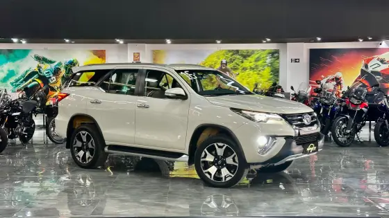 TOYOTA HILUX SW4 2016