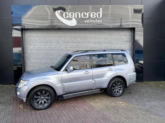 MITSUBISHI PAJERO FULL 2010