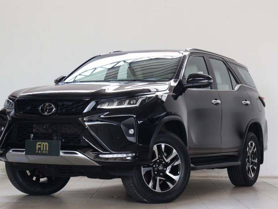 TOYOTA HILUX SW4 2024