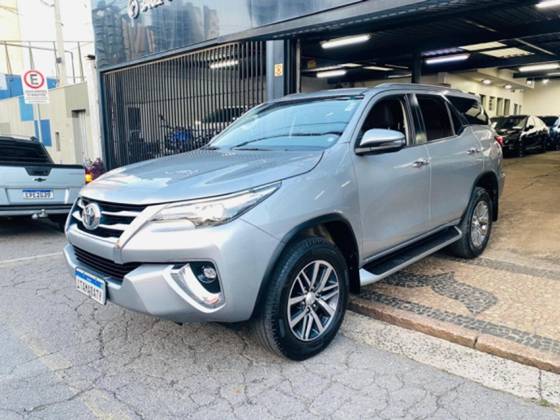 TOYOTA HILUX SW4 2019