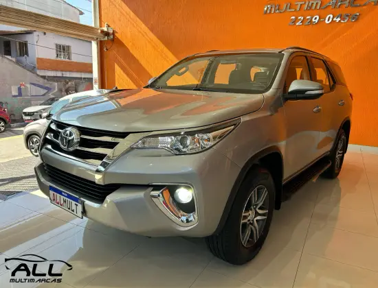TOYOTA HILUX SW4 2017