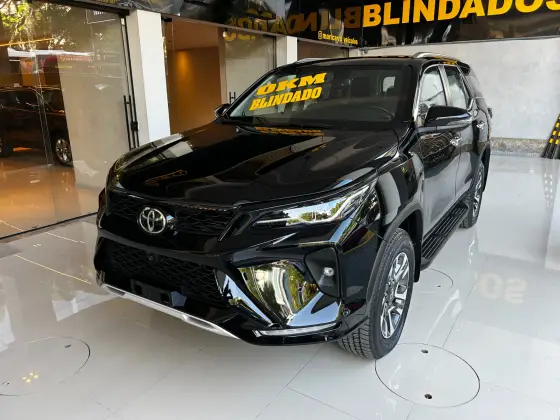 TOYOTA HILUX SW4 2025