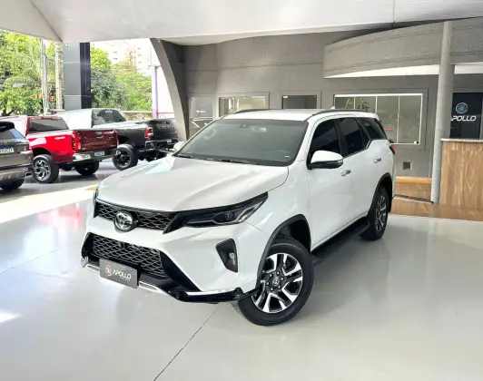 TOYOTA HILUX SW4 2024