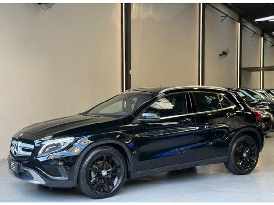 MERCEDES-BENZ GLA 200 2015