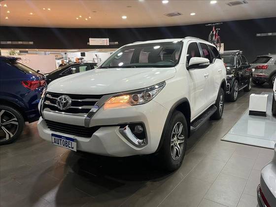 TOYOTA HILUX SW4 2017