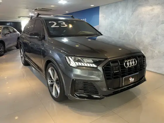 AUDI Q7 2023