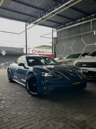 PORSCHE TAYCAN 2021