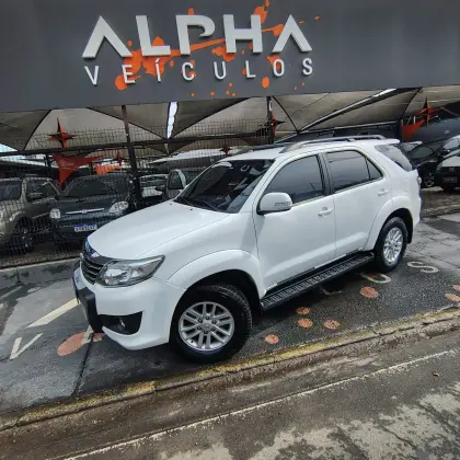 TOYOTA HILUX SW4 2015