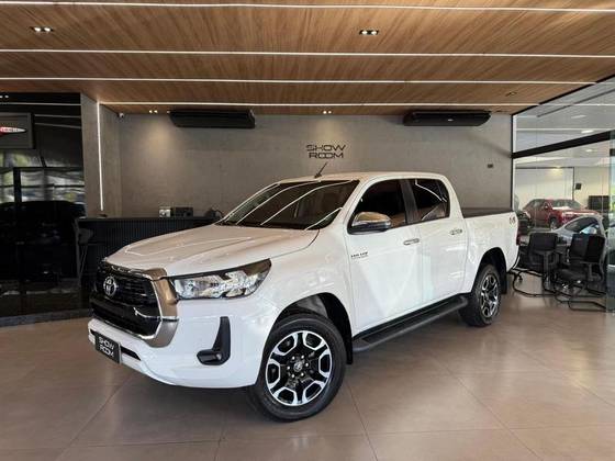 TOYOTA HILUX 2024