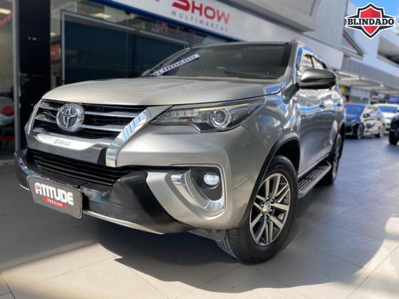 TOYOTA HILUX SW4 2016