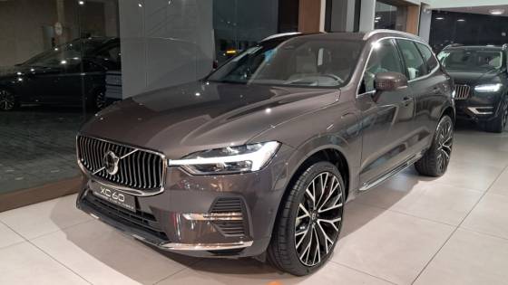 VOLVO XC60 2025