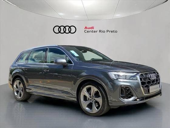 AUDI Q7 2025