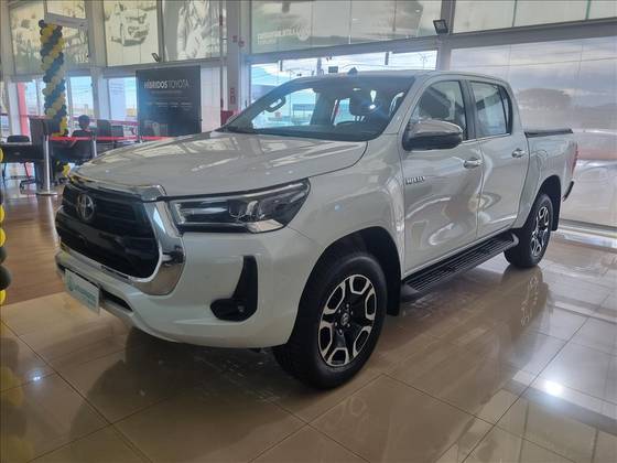 TOYOTA HILUX 2024