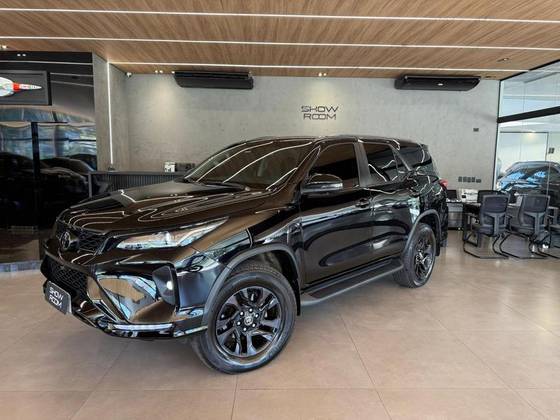 TOYOTA HILUX SW4 2025