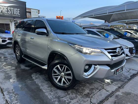 TOYOTA HILUX SW4 2020