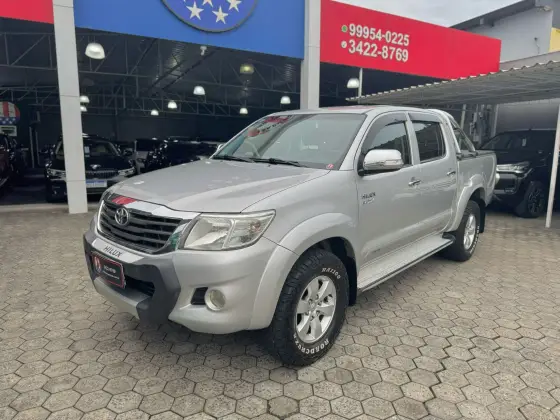 TOYOTA HILUX 2012