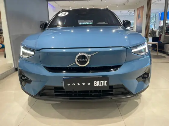 VOLVO XC40 2024