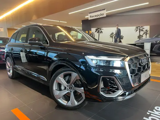 AUDI Q7 2025