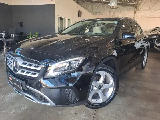 MERCEDES-BENZ GLA 200 2020