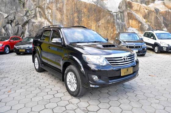 TOYOTA HILUX SW4 2013