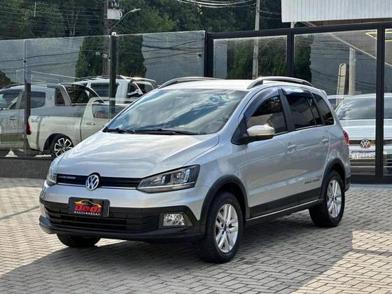 VOLKSWAGEN SPACE CROSS 2015