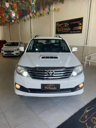 TOYOTA HILUX SW4 2015