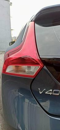 VOLVO V40 2019