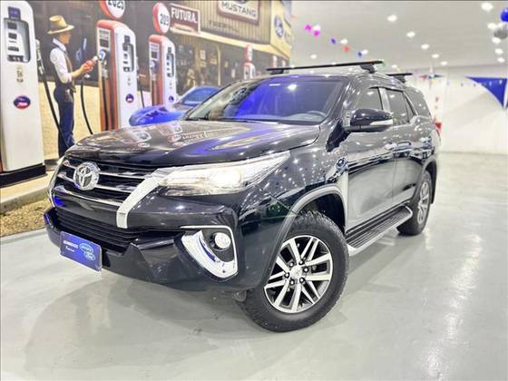 TOYOTA HILUX SW4 2017