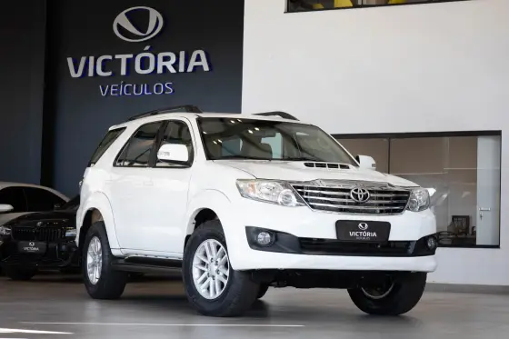 TOYOTA HILUX SW4 2015