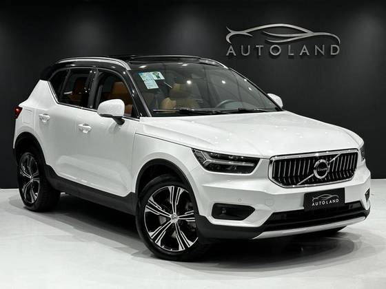 VOLVO XC40 2022