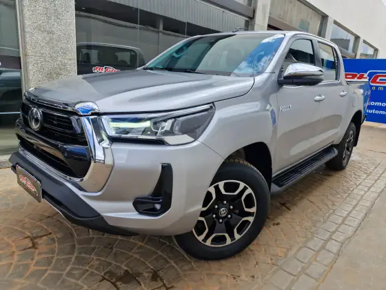 TOYOTA HILUX 2023