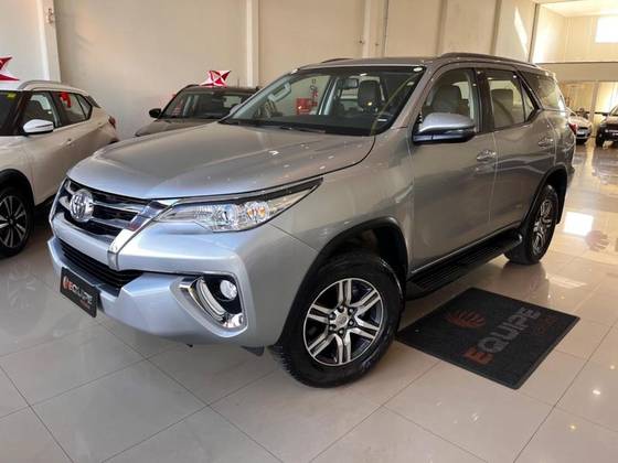 TOYOTA HILUX SW4 2019