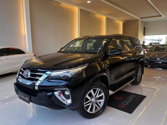 TOYOTA HILUX SW4 2019