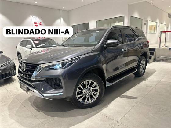 TOYOTA HILUX SW4 2022