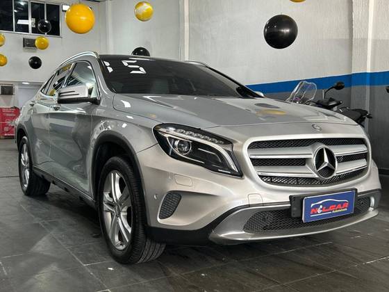 MERCEDES-BENZ GLA 200 2015