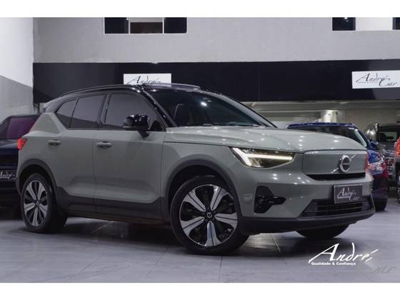 VOLVO XC40 2023