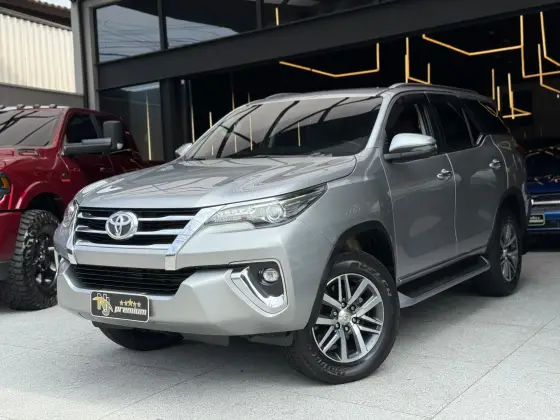 TOYOTA HILUX SW4 2020