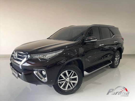 TOYOTA HILUX SW4 2017