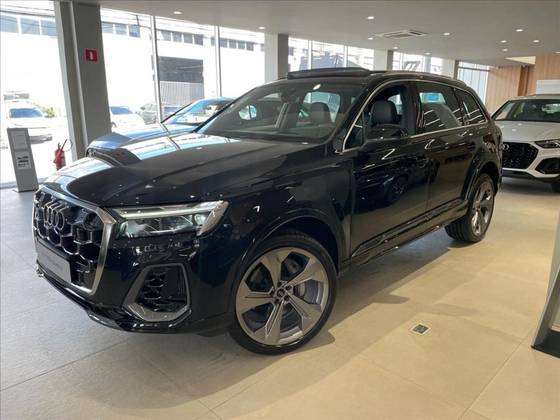 AUDI Q7 2025