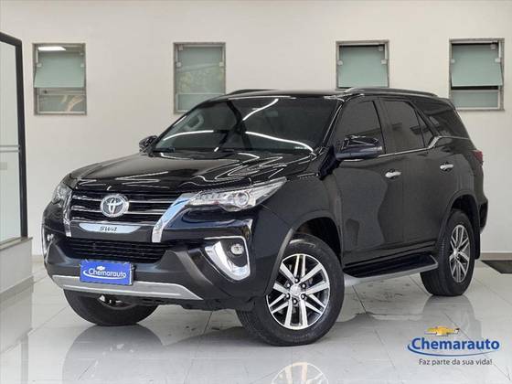 TOYOTA HILUX SW4 2019