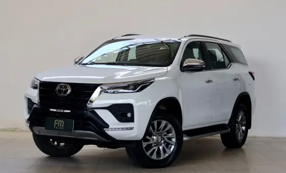 TOYOTA HILUX SW4 2024