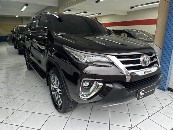 TOYOTA HILUX SW4 2019