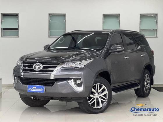 TOYOTA HILUX SW4 2018