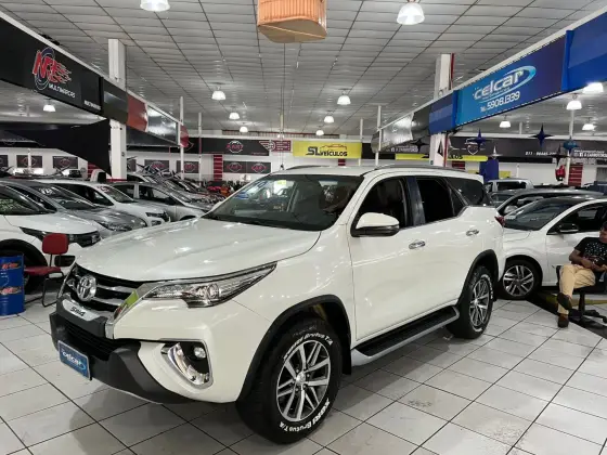 TOYOTA HILUX SW4 2019